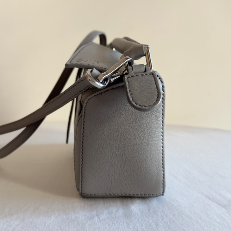 便宜賣LOEWE mini puzzle 皮革灰色拼圖包 肩背包 可拆式背帶-5