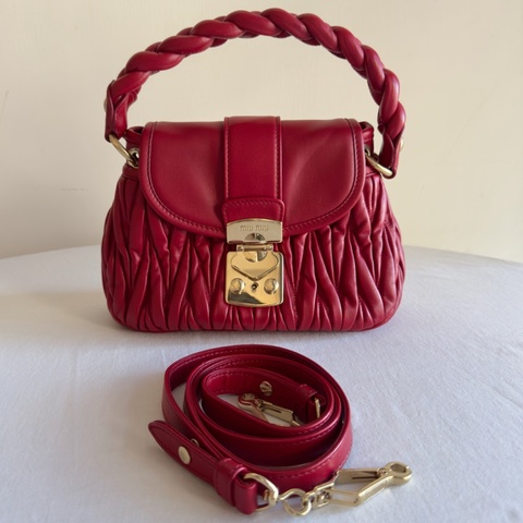 便宜賣Miu Miu miumiu 紅色小羊皮優雅金釦皺摺包