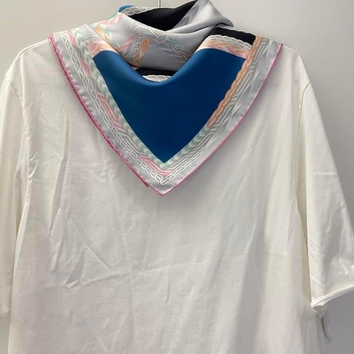 近全新Hermes手工捲邊斜紋真絲方巾(100%真絲)-6