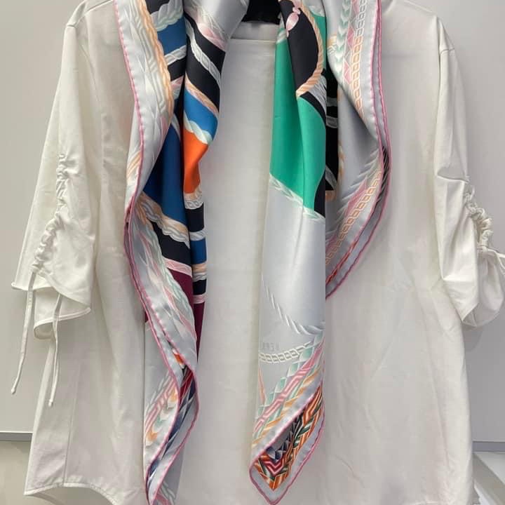 近全新Hermes手工捲邊斜紋真絲方巾(100%真絲)-7