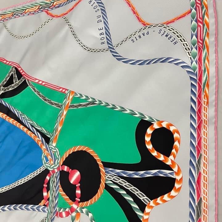 近全新Hermes手工捲邊斜紋真絲方巾(100%真絲)-12