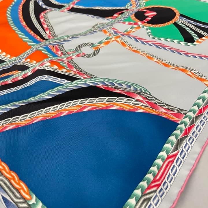 近全新Hermes手工捲邊斜紋真絲方巾(100%真絲)-13