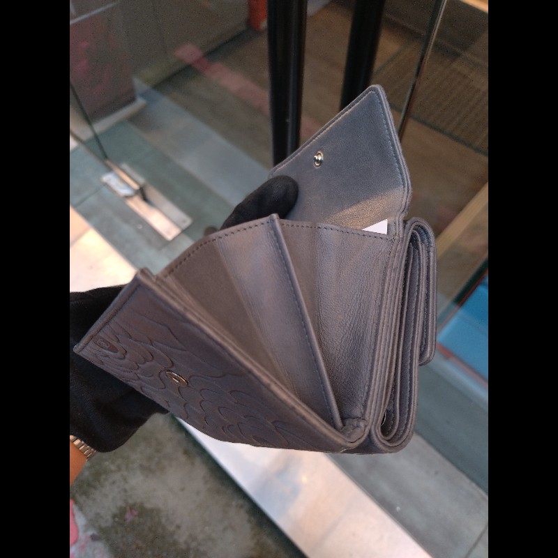 Chanel 灰藍色山茶花壓紋羊皮雙面開短夾-14