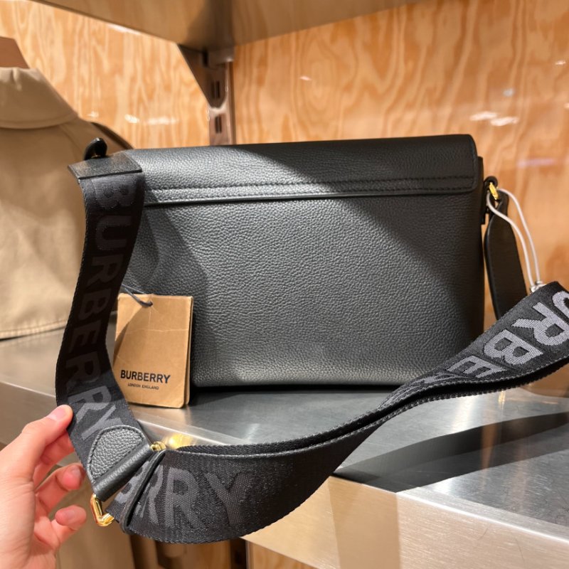 🎊佳節特賣🎁Burberry 80211101 Note 翻蓋單肩包 黑色-9