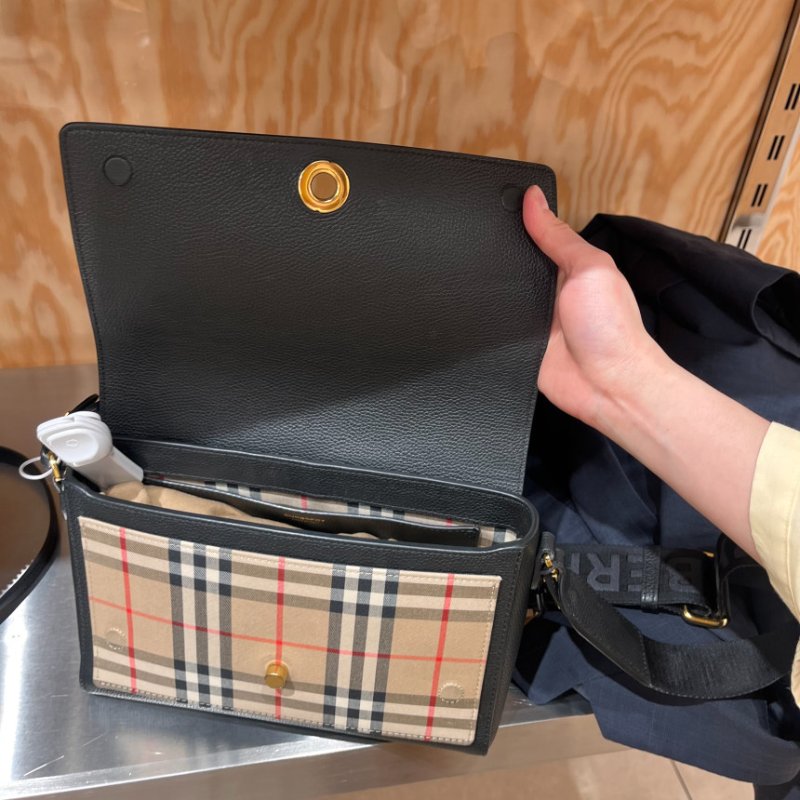 🎊佳節特賣🎁Burberry 80211101 Note 翻蓋單肩包 黑色-10