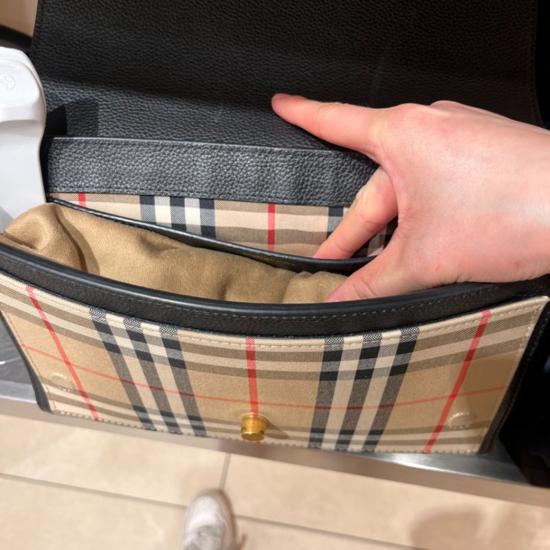 🎊佳節特賣🎁Burberry 80211101 Note 翻蓋單肩包 黑色-11