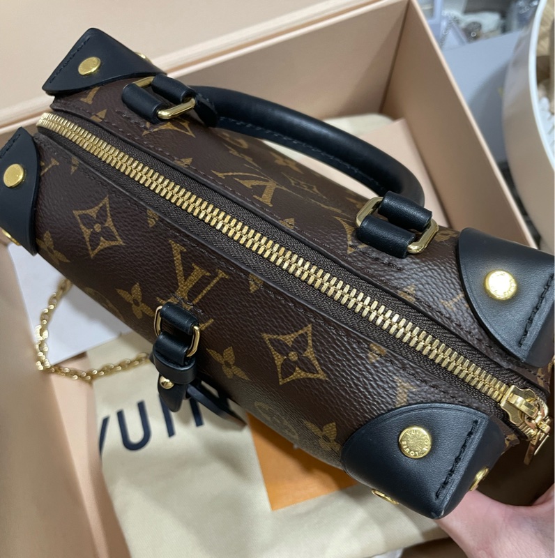 LV Petite Malle Souple mini行李箱包-10