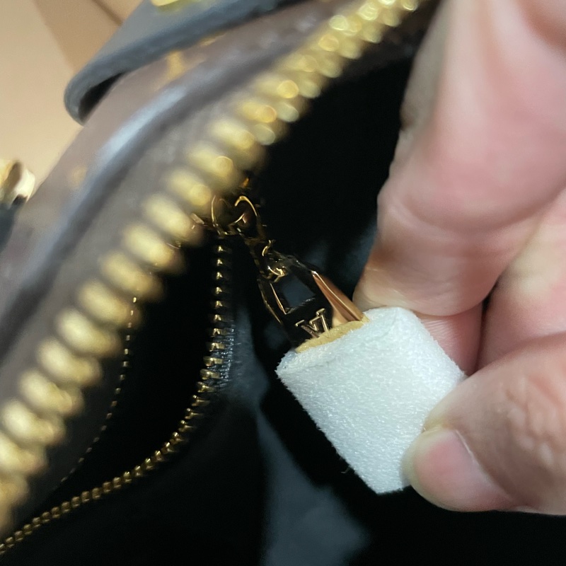 LV Petite Malle Souple mini行李箱包-14