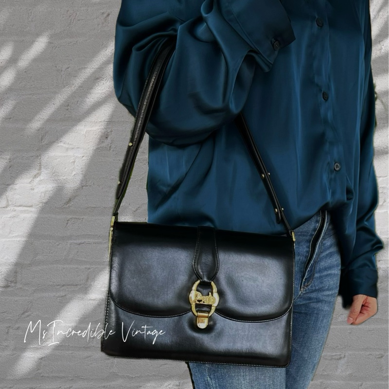 Celine黑金小馬車扣腋下包-3