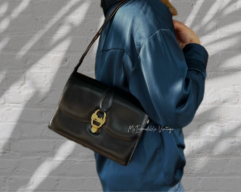 Celine黑金小馬車扣腋下包-4