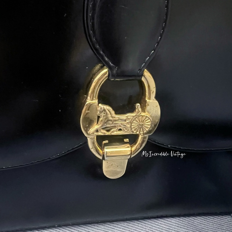 Celine黑金小馬車扣腋下包-26