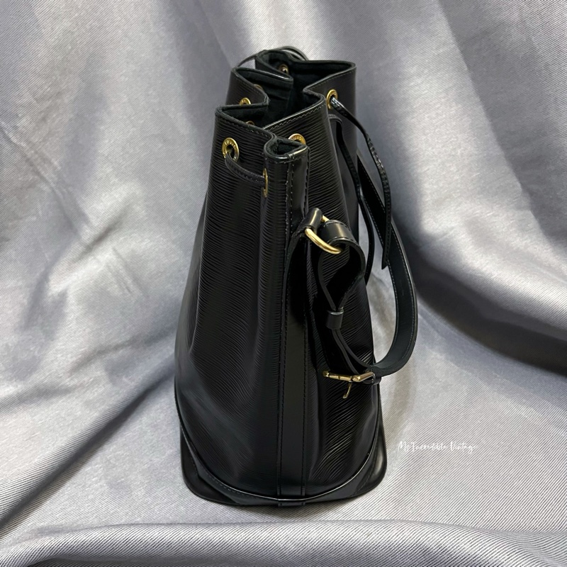 LV黑色水波紋大水桶袋-7
