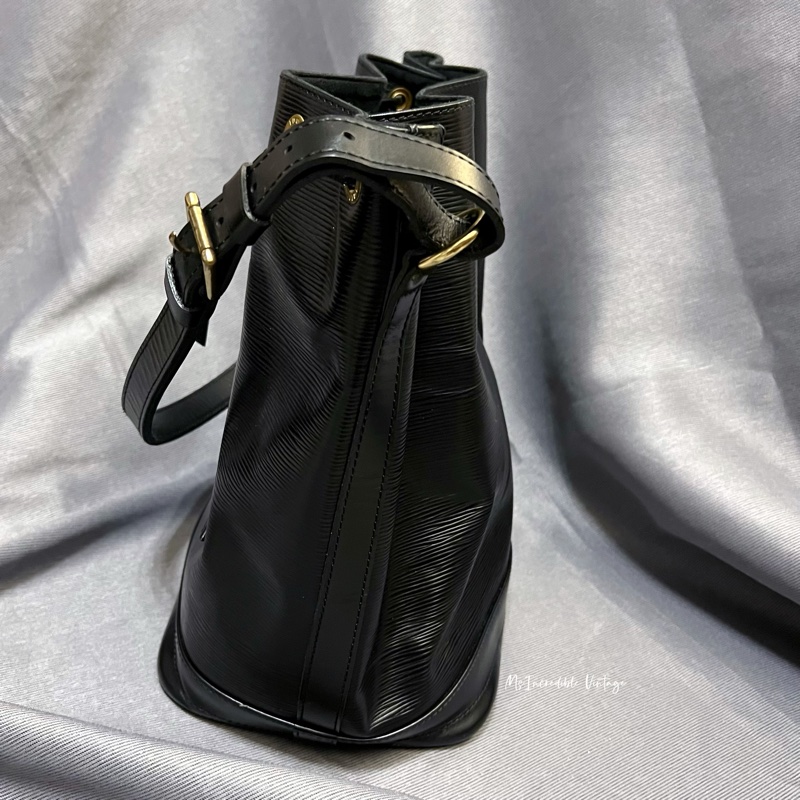 LV黑色水波紋大水桶袋-8