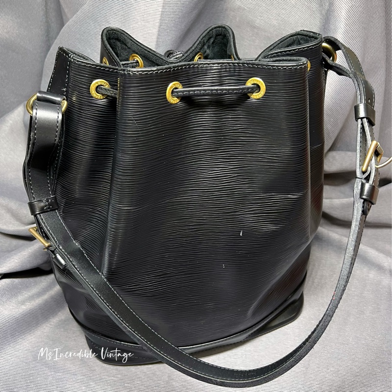 LV黑色水波紋大水桶袋-9