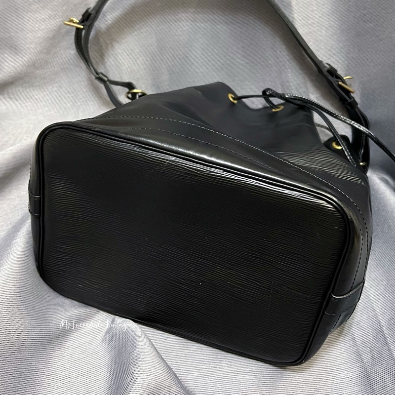 LV黑色水波紋大水桶袋-10