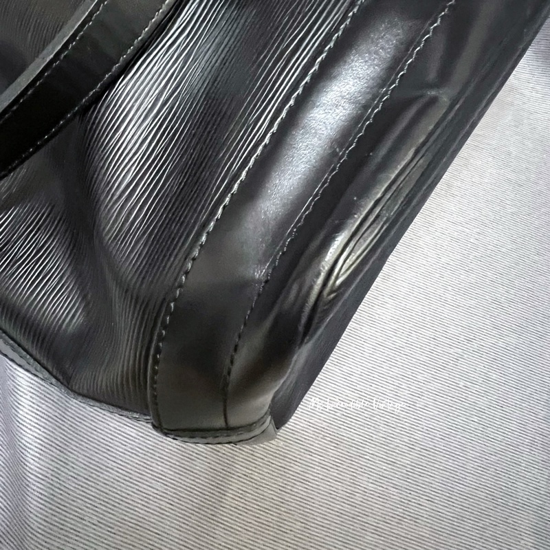 LV黑色水波紋大水桶袋-13