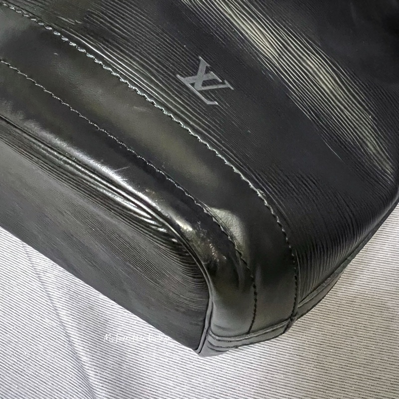 LV黑色水波紋大水桶袋-14