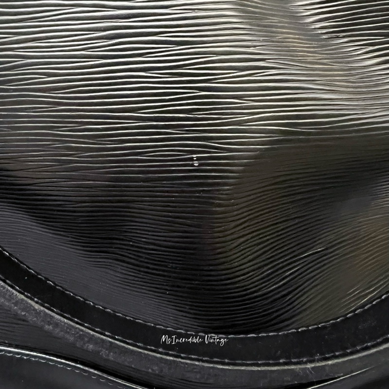 LV黑色水波紋大水桶袋-21