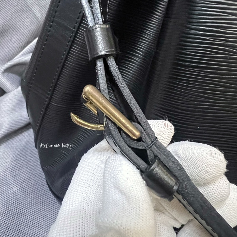 LV黑色水波紋大水桶袋-23