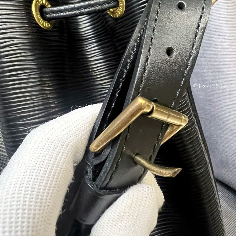 LV黑色水波紋大水桶袋-25