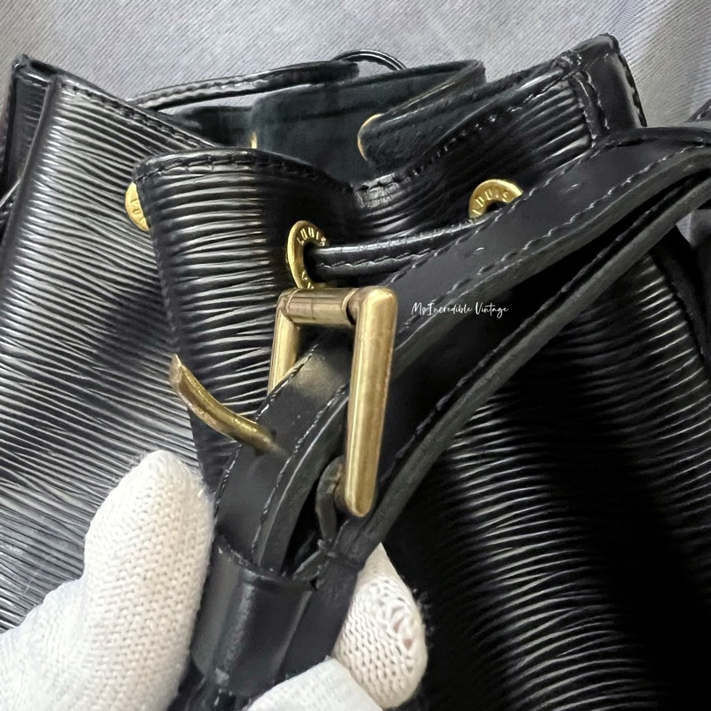 LV黑色水波紋大水桶袋-26