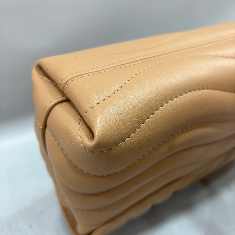 Louis Vuitton M22212奶茶色牛皮金鍊New Wave斜背包-9