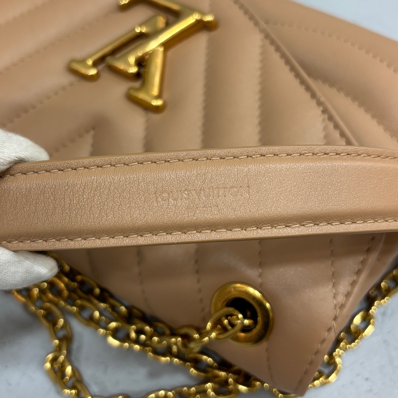 Louis Vuitton M22212奶茶色牛皮金鍊New Wave斜背包-12