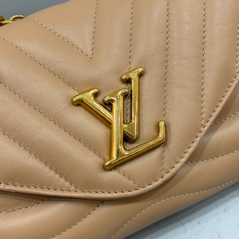 Louis Vuitton M22212奶茶色牛皮金鍊New Wave斜背包-13