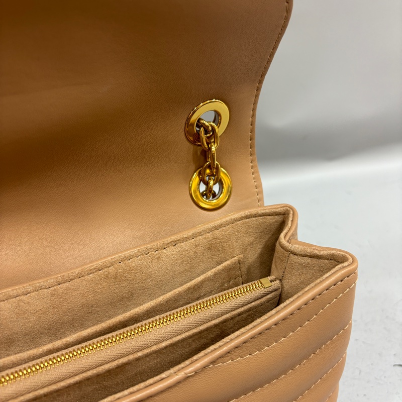 Louis Vuitton M22212奶茶色牛皮金鍊New Wave斜背包-19