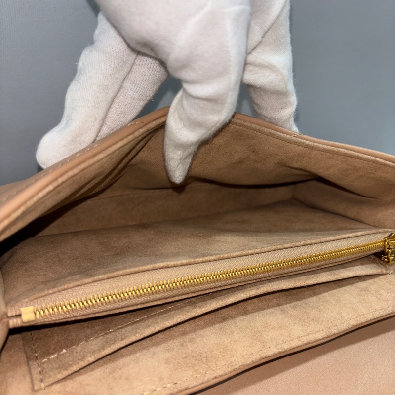 Louis Vuitton M22212奶茶色牛皮金鍊New Wave斜背包-22