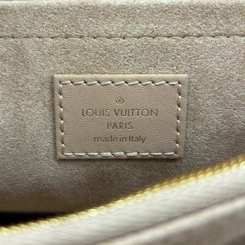 Louis Vuitton M22212奶茶色牛皮金鍊New Wave斜背包-26