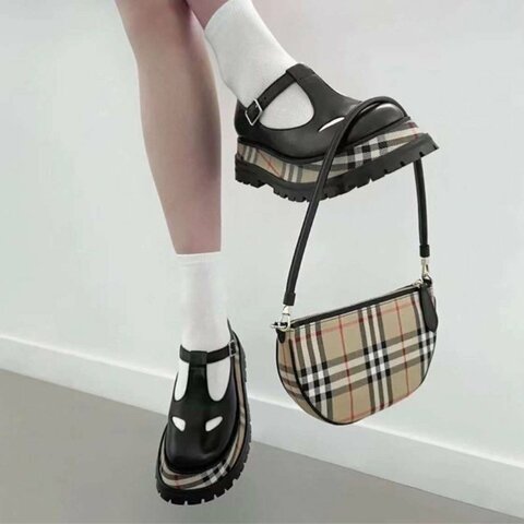 Burberry 鞋 38 號 幾乎全新