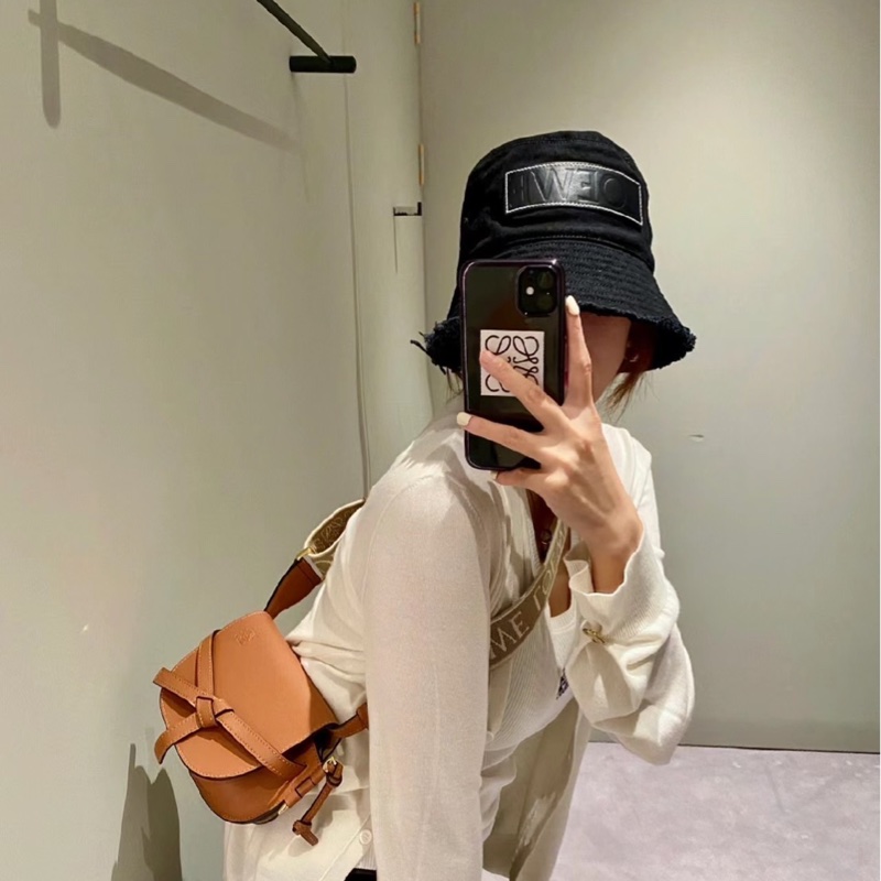 新貨到⚜️Loewe gate mini 棕色小馬鞍包 原售$65000 真的愛慘這顆了!-2