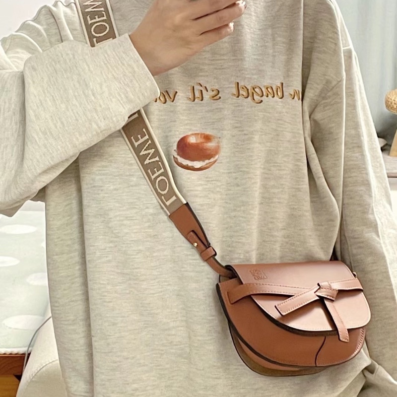 新貨到⚜️Loewe gate mini 棕色小馬鞍包 原售$65000 真的愛慘這顆了!-11
