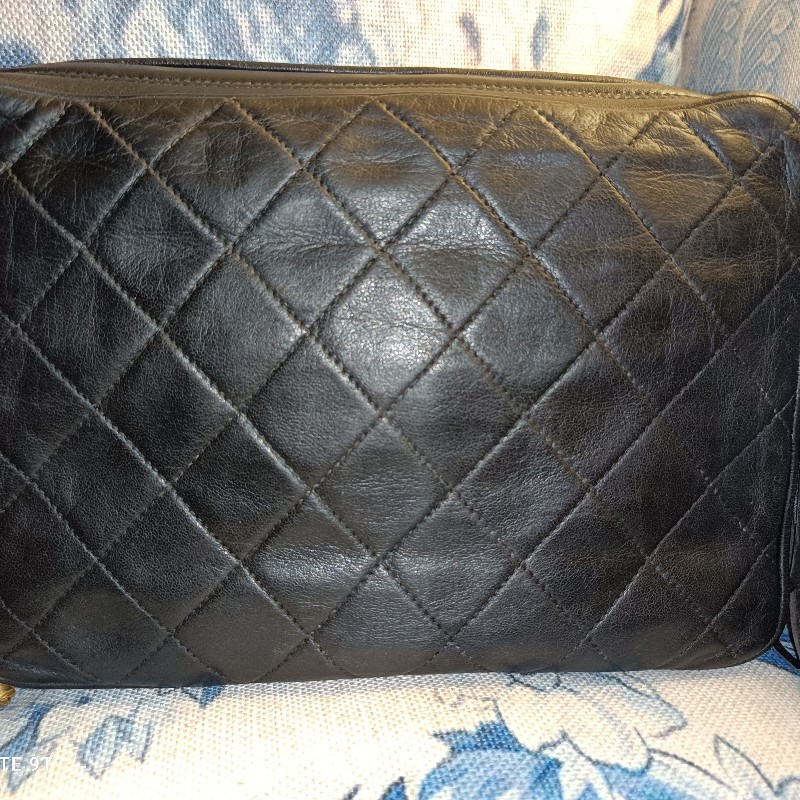 fuu 專屬賣場Chanel 雕花鏈小羊皮黑色相機包-1