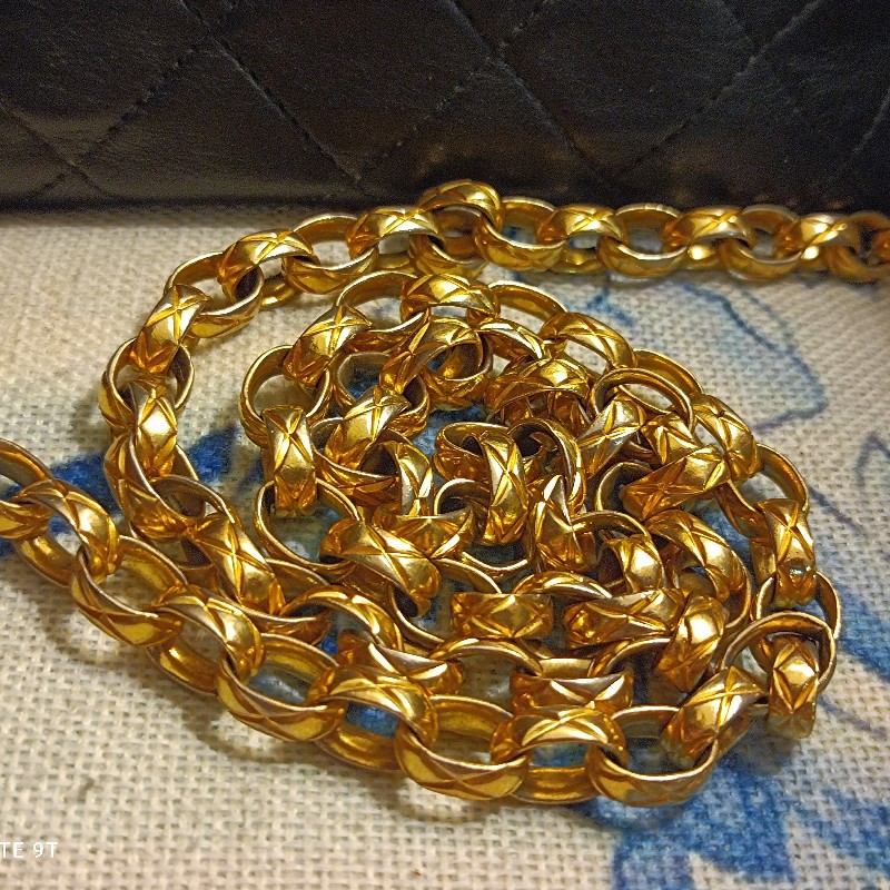 fuu 專屬賣場Chanel 雕花鏈小羊皮黑色相機包-5