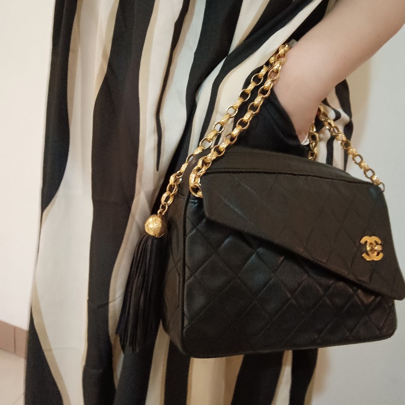 fuu 專屬賣場Chanel 雕花鏈小羊皮黑色相機包-21