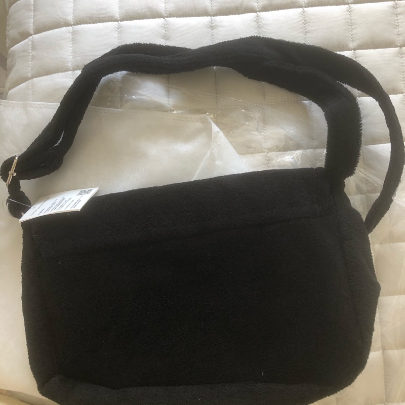 Chanel 全新毛巾包(全黑)-1