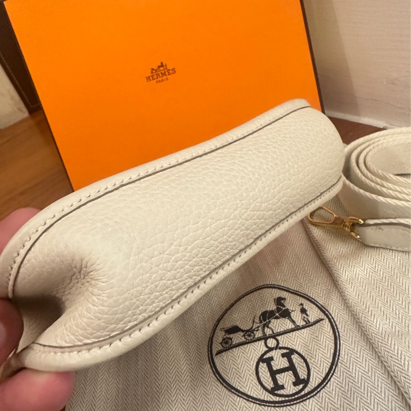 HERMES 象牙白金釦Mini Evelyn-4