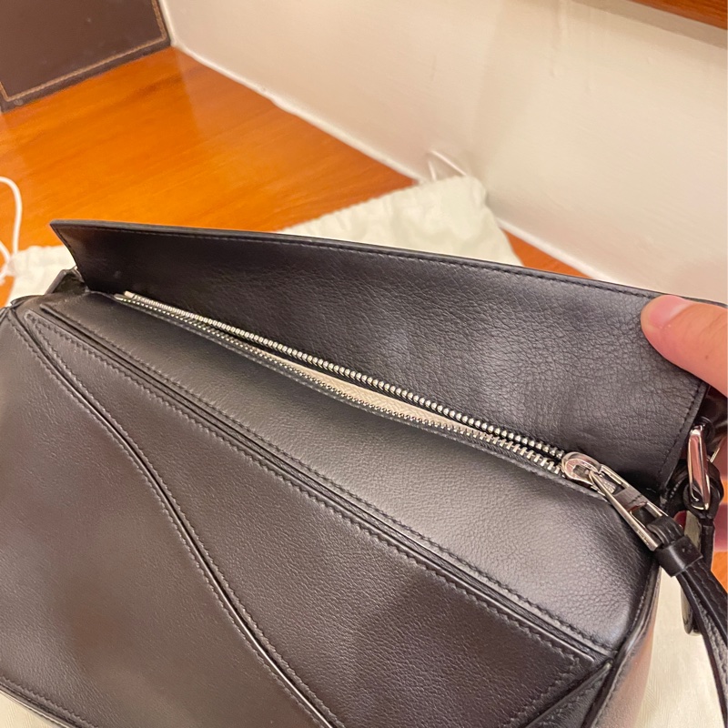 LOEWE 黑皮革白LOGO SMALL PUZZLE-7