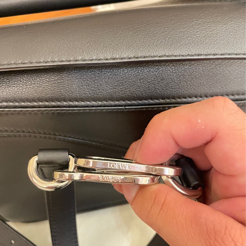 LOEWE 黑皮革白LOGO SMALL PUZZLE-13