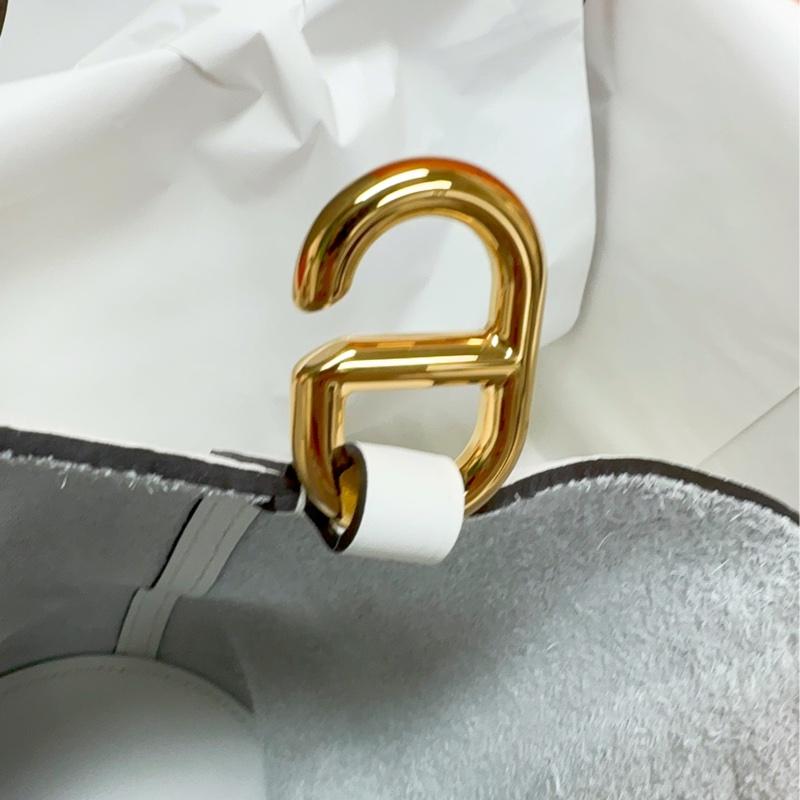 ❌已售❌ Hermes in the loop 18 new white (豬鼻子菜籃子) 新白色 金-2