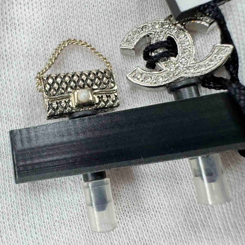 Chanel 全新未使用的手機叉-1