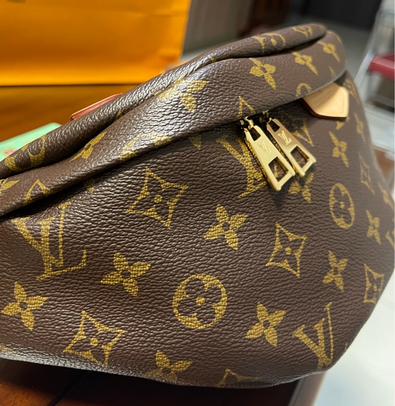 LV 經典Monogram老花小牛皮飾邊拉鍊腰包/胸包/斜背包-1