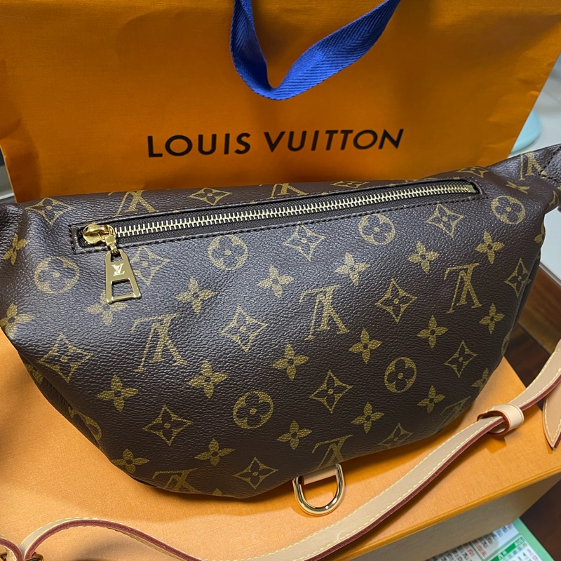 LV 經典Monogram老花小牛皮飾邊拉鍊腰包/胸包/斜背包-8