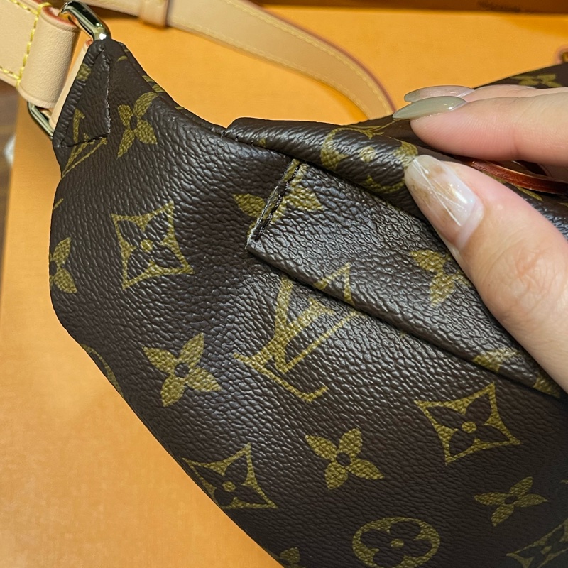 LV 經典Monogram老花小牛皮飾邊拉鍊腰包/胸包/斜背包-12