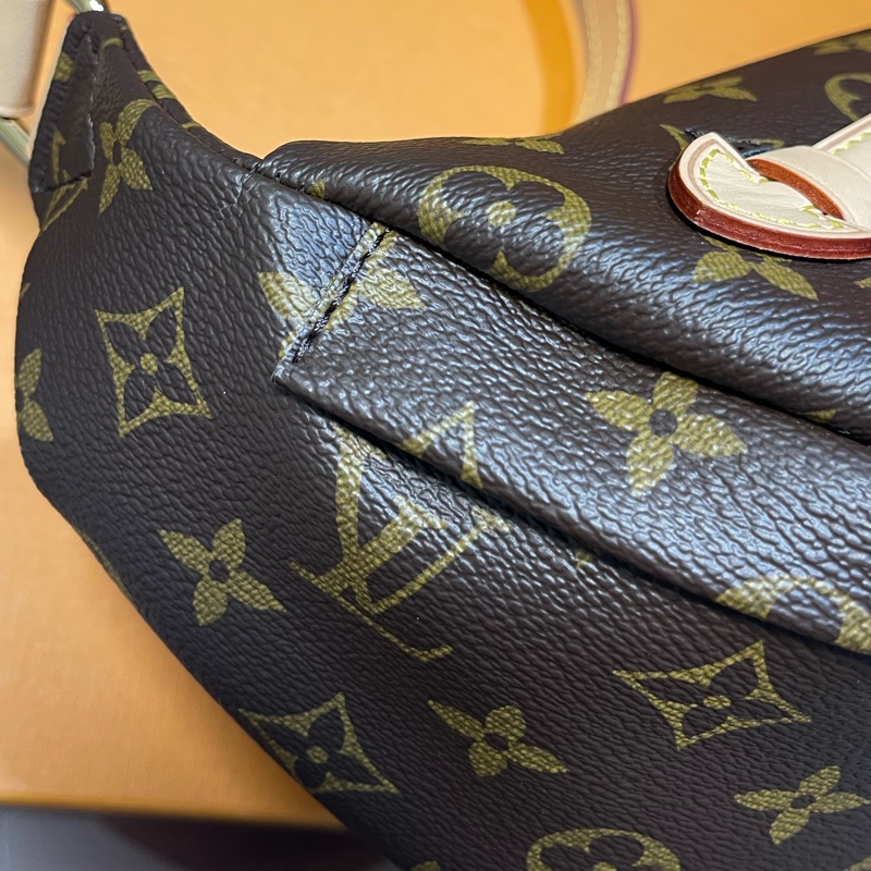 LV 經典Monogram老花小牛皮飾邊拉鍊腰包/胸包/斜背包-13