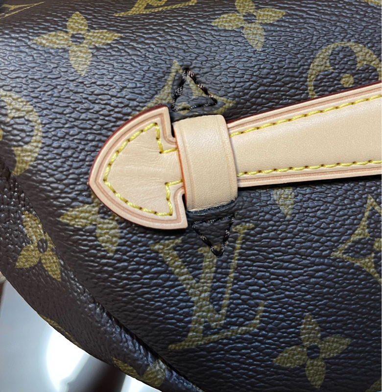 LV 經典Monogram老花小牛皮飾邊拉鍊腰包/胸包/斜背包-14