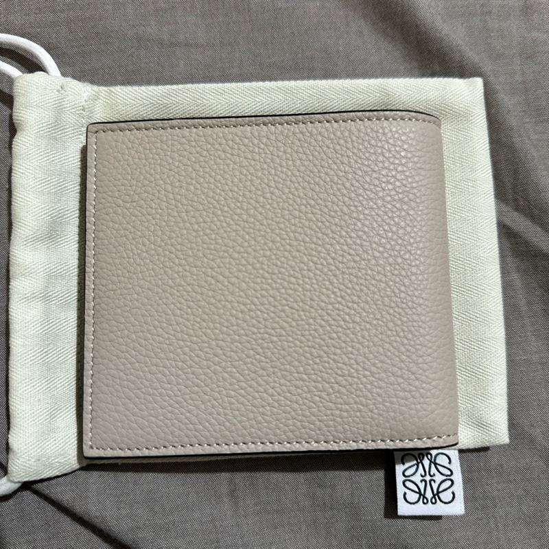 《全新》LOEWE 荔枝小牛皮對開短夾（無零錢袋）-4