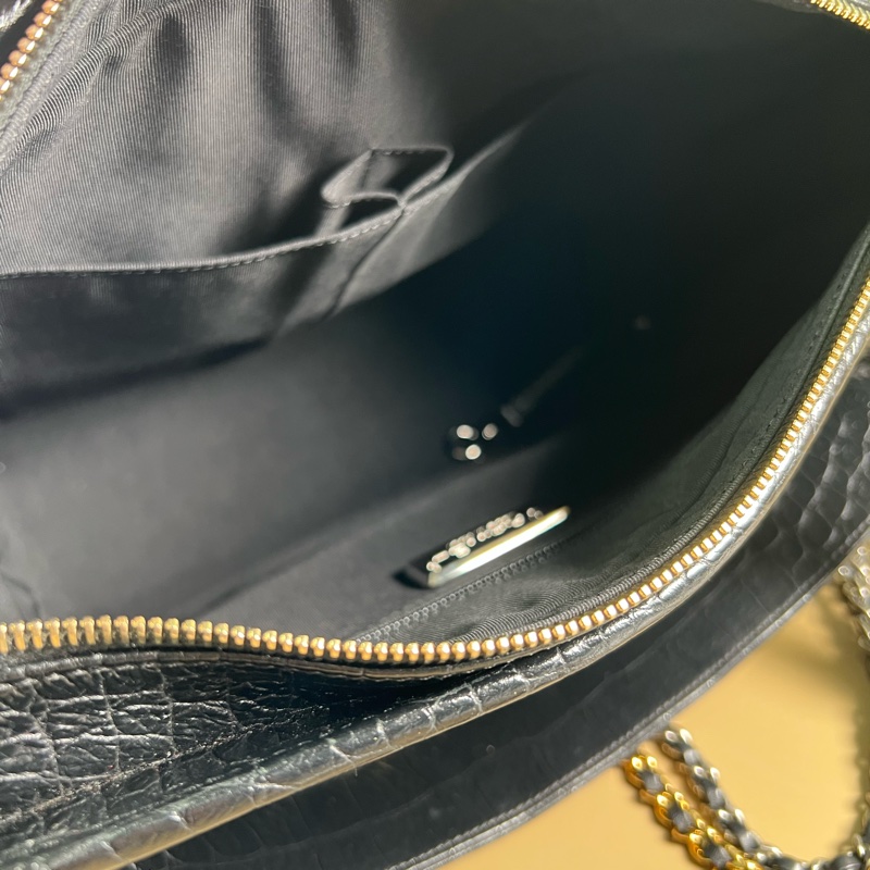 香奈兒鱷魚壓紋中號流浪包-17